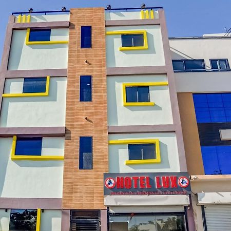SPOT ON 76764 Hotel Lux Indore Extérieur photo