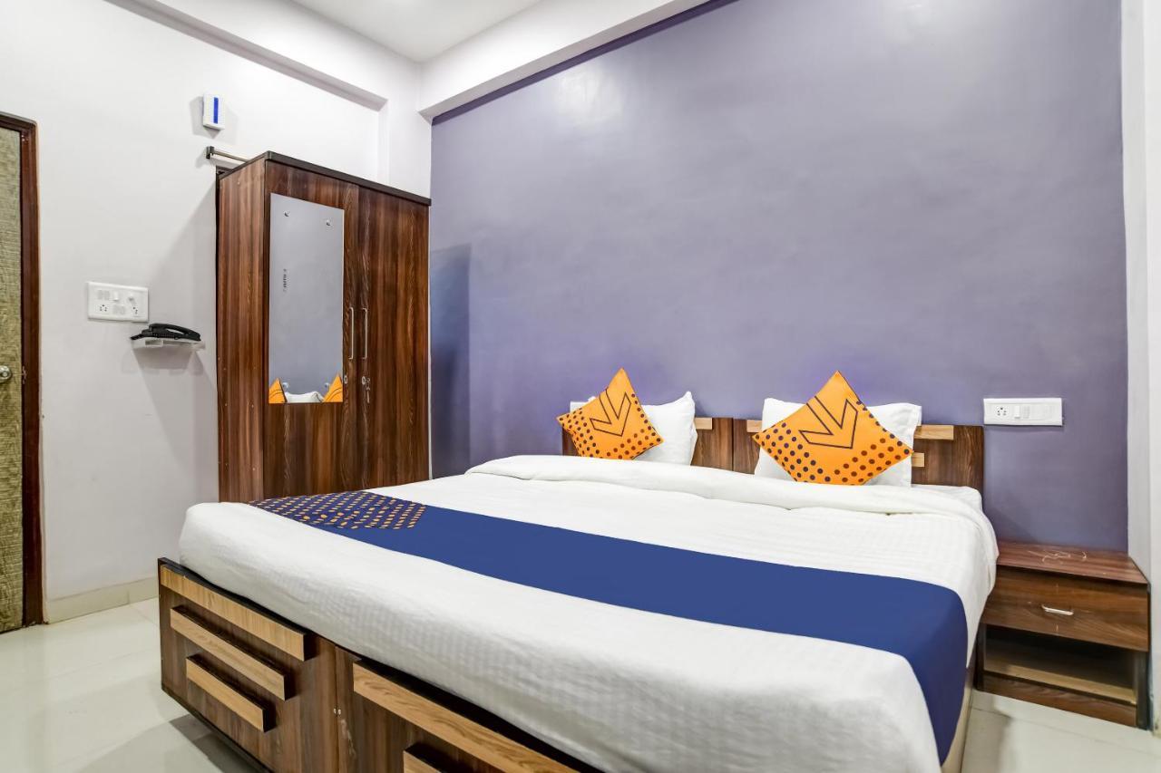 SPOT ON 76764 Hotel Lux Indore Extérieur photo