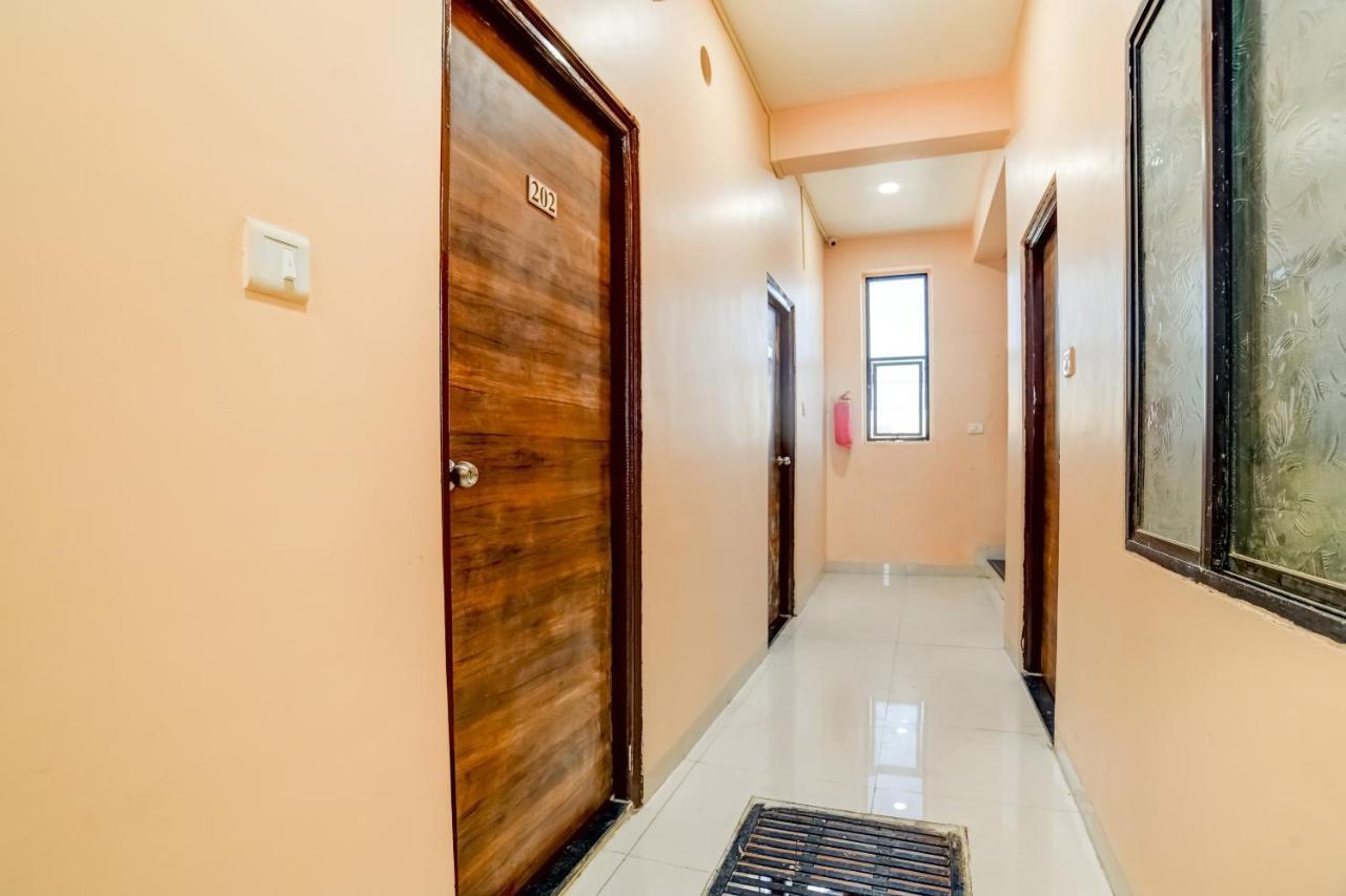 SPOT ON 76764 Hotel Lux Indore Extérieur photo